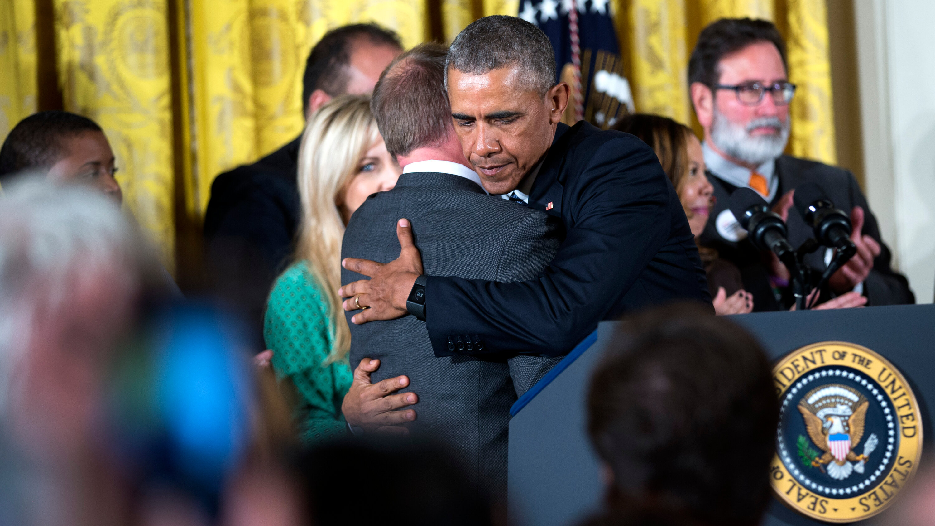 After National Tragedies, Obama and Trump Are a Study in Contrasts
