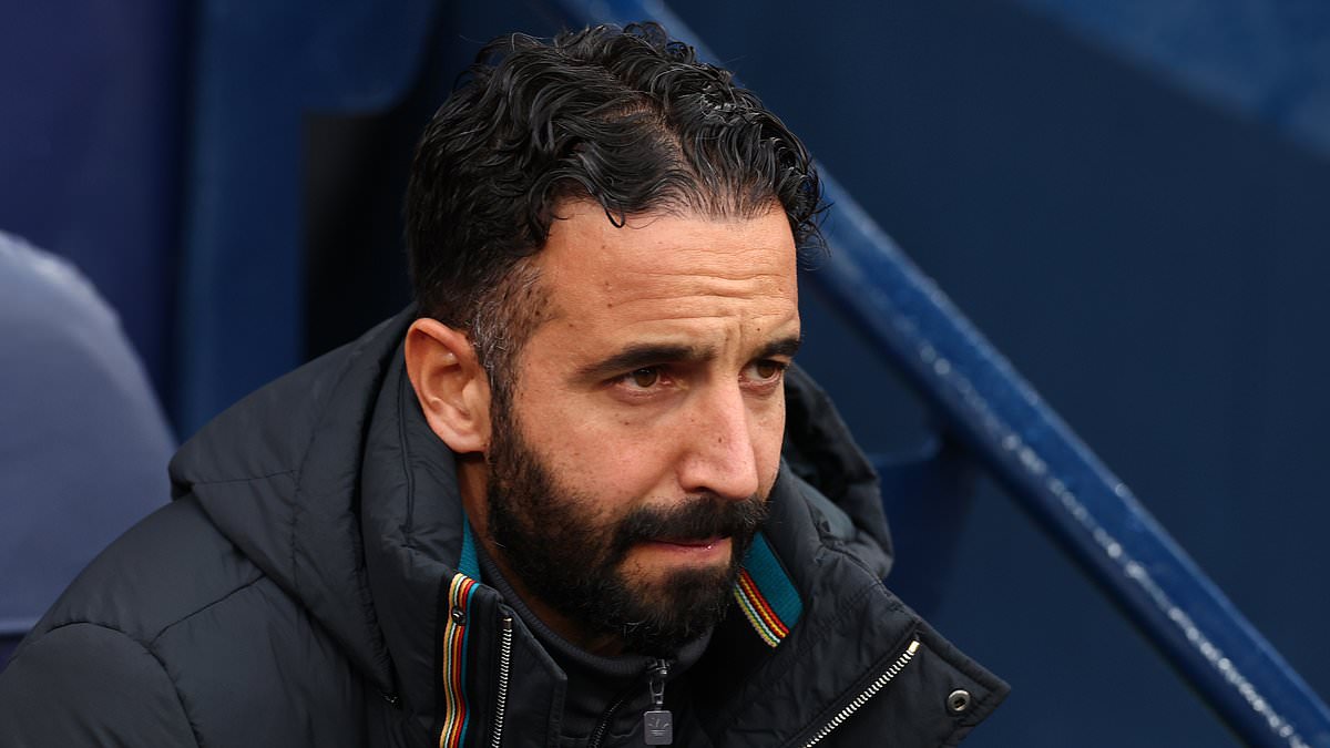 Rio Ferdinand names the 'WILD' decision Ruben Amorim keeps making