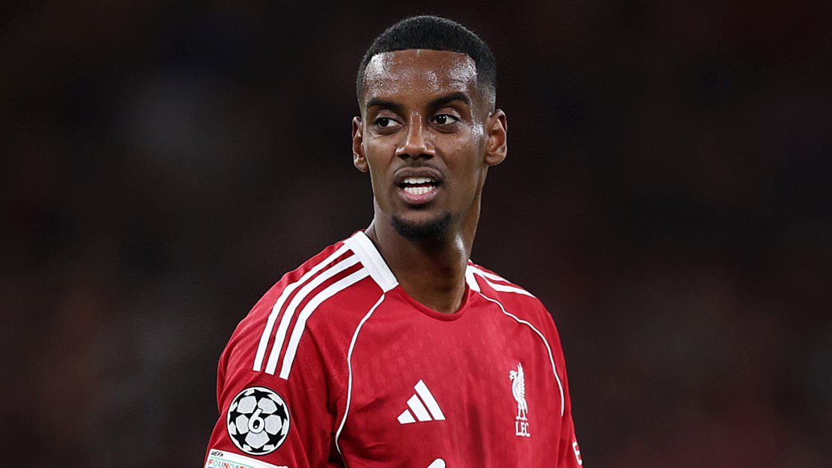 Arne Slot makes decision on Alexander Isak for Carabao Cup tie
