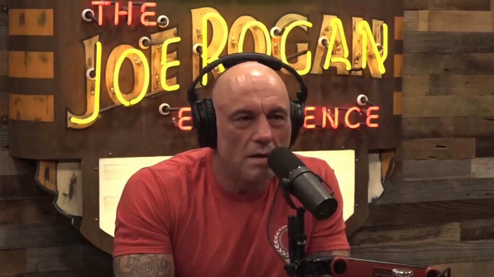 Gullible Joe Rogan Clowned on After Complaining That ICE Targets Construction Sites Instead of Drug Dealers