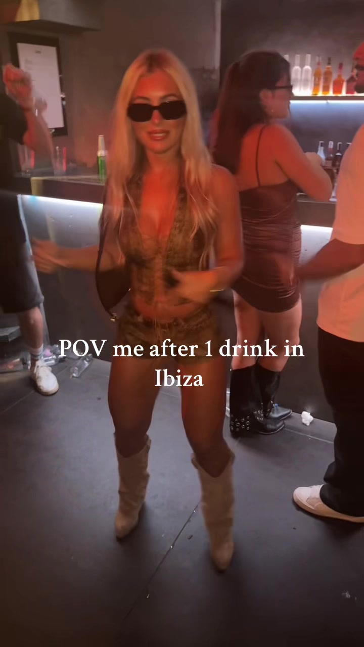 My signature dance move😂😂😂 #viral #ibiza #dancing #unvrs #pacha