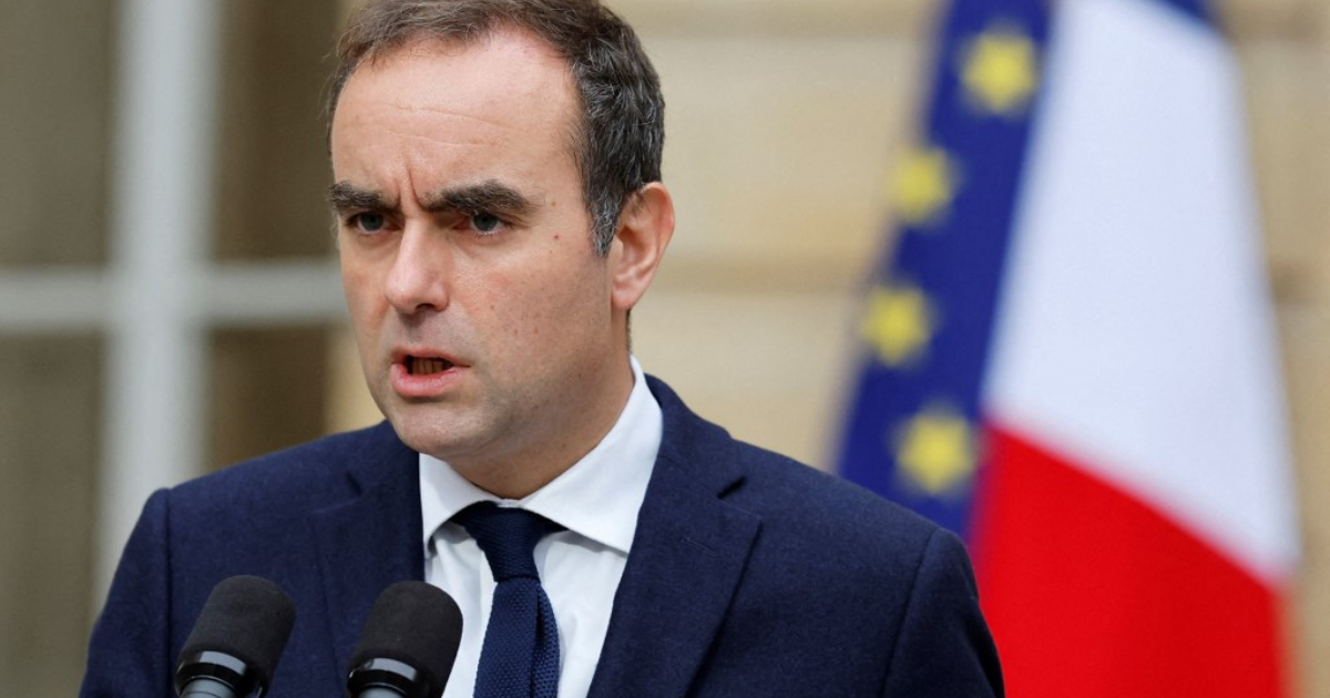 France PM says consensus emerging over budget amid political crisis