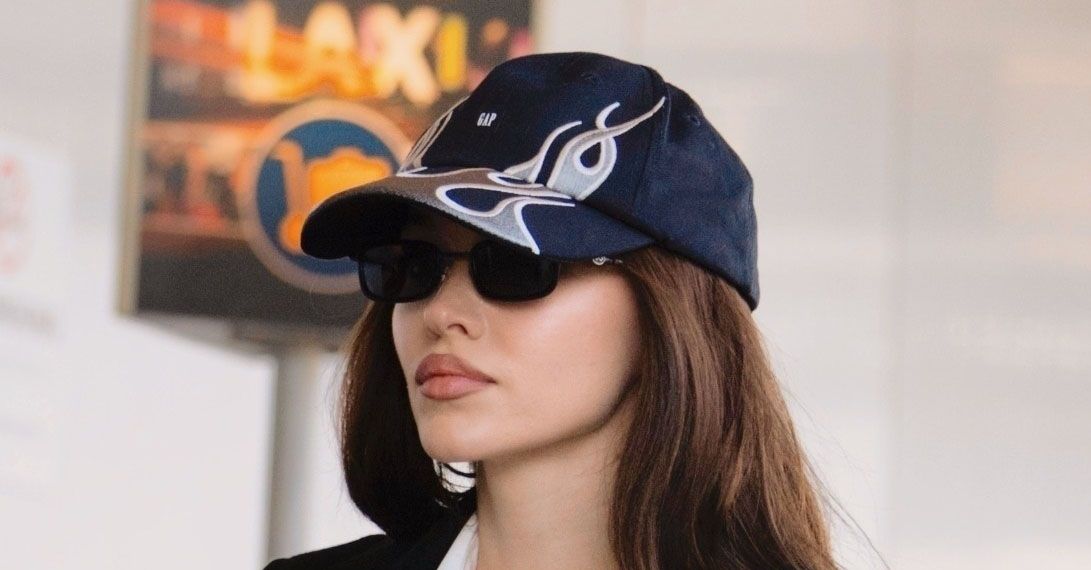 In 2025, Cool Girls Pull Up to LAX Wearing *This* Sneaker Outfit