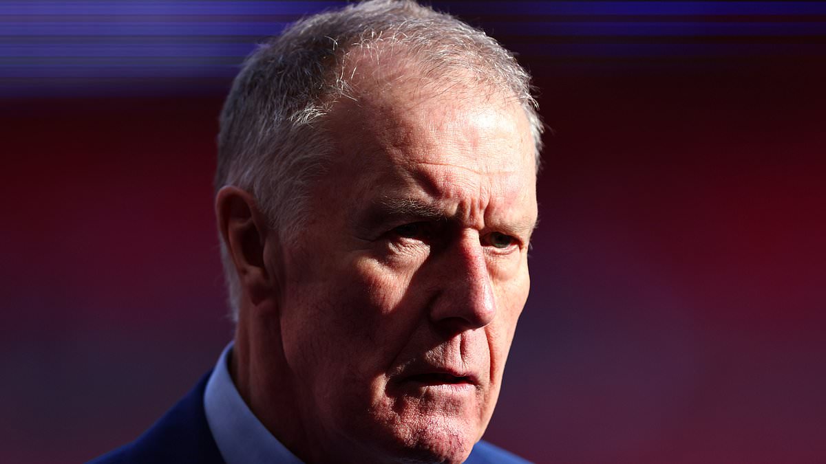 Sir Geoff Hurst labels Jude Bellingham's dad as an 'absolute disgrace'