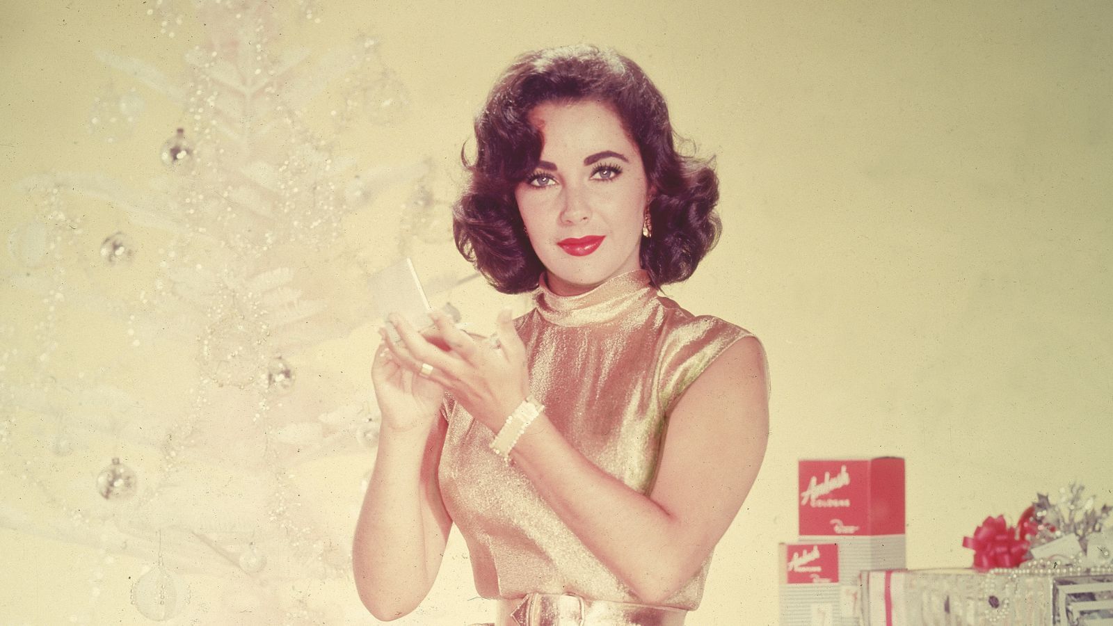 'Festive Nostalgia' is Christmas 2025's Biggest Decor Trend – We're Taking Notes From Elizabeth Taylor's '50s Tree