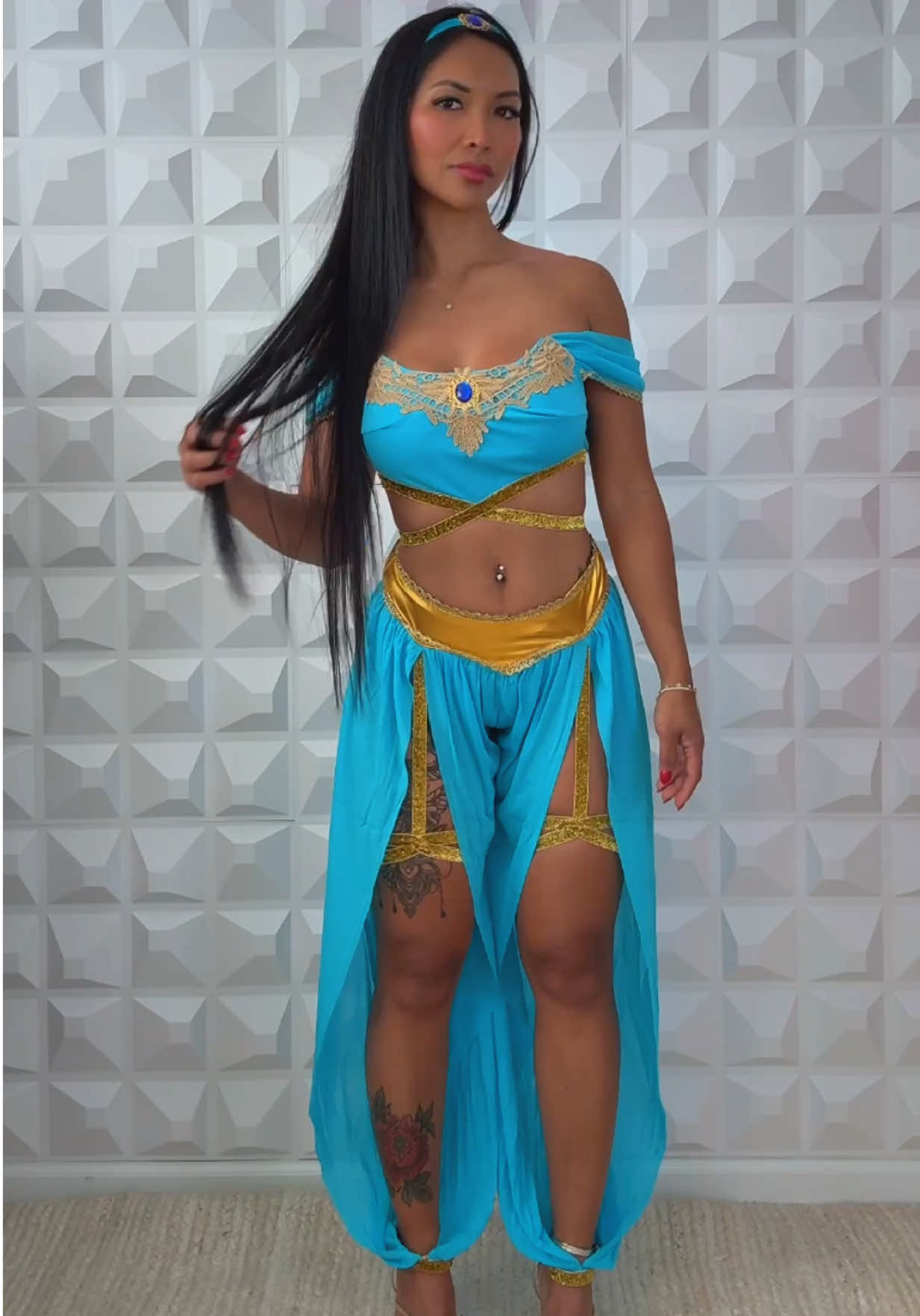 @Leg Avenue Just waiting for my magic carpet ride 💙 #halloweencostume #princessjasmine #jasminecostume #filipina #tiktokshop
