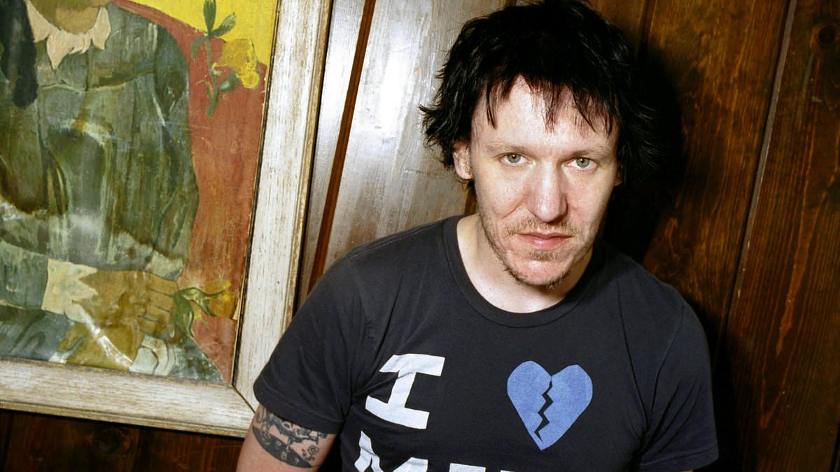 Coroner's report suggests Elliott Smith's death wasn't a suicide