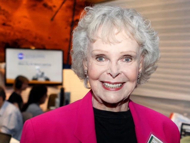 June Lockhart, ‘Lassie’ and ‘Lost in Space’ star, dies at 100 as Hollywood pays tribute