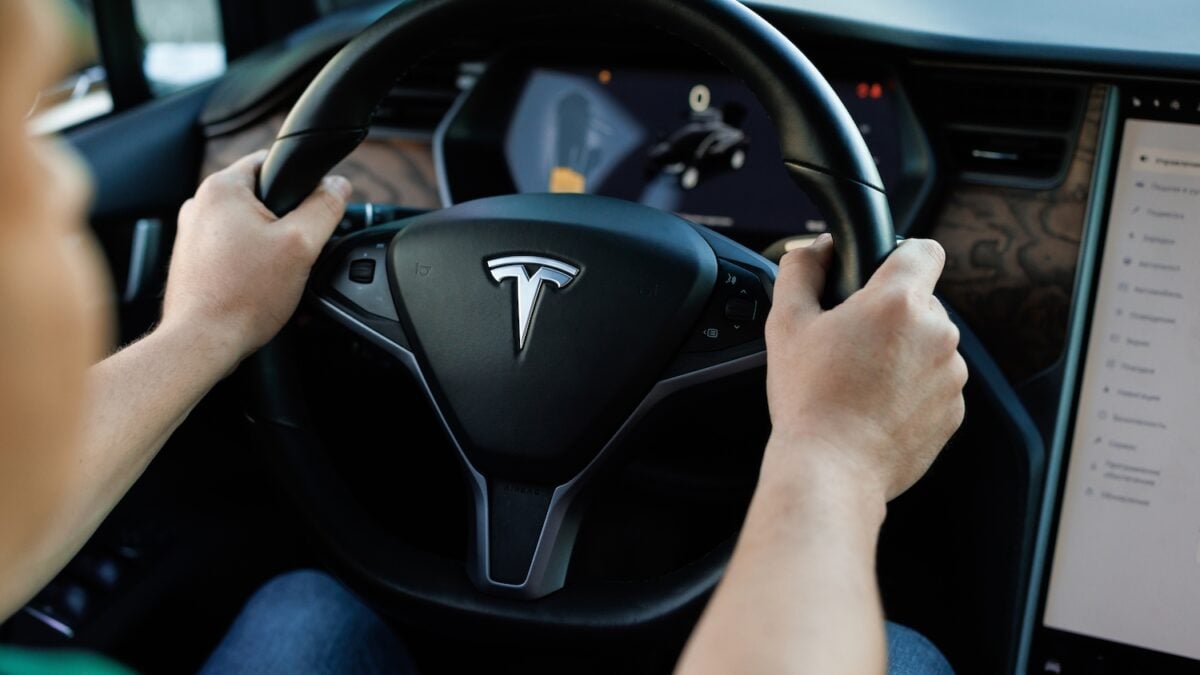Don’t Listen to Tesla Fans on Social Media. FSD Did Not Just Prevent a Plane Crash