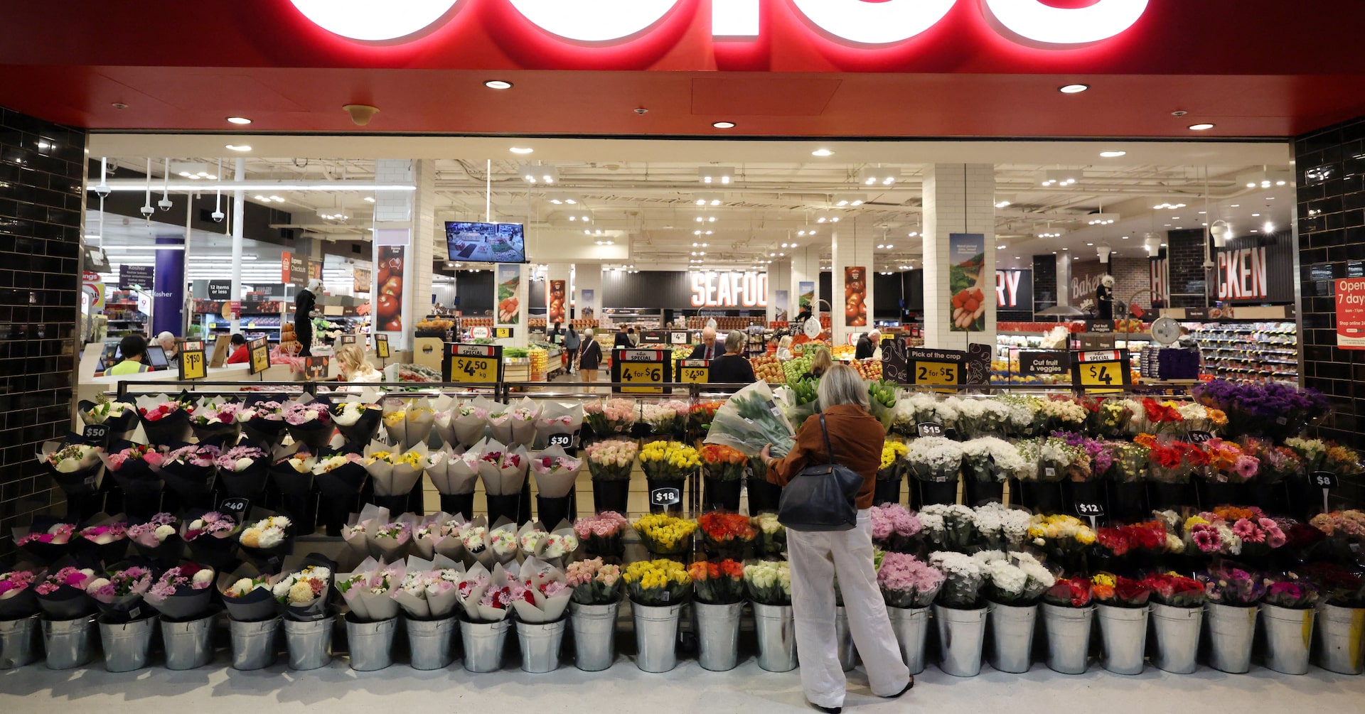 Australian grocer Coles posts 3.9% rise in first-quarter sales revenue