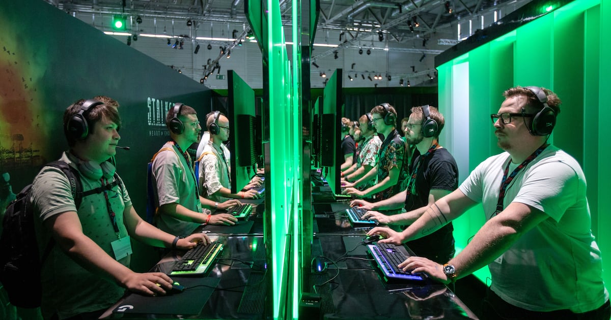 Microsoft outage results in email issues, airport delays, and problems for Xbox gamers