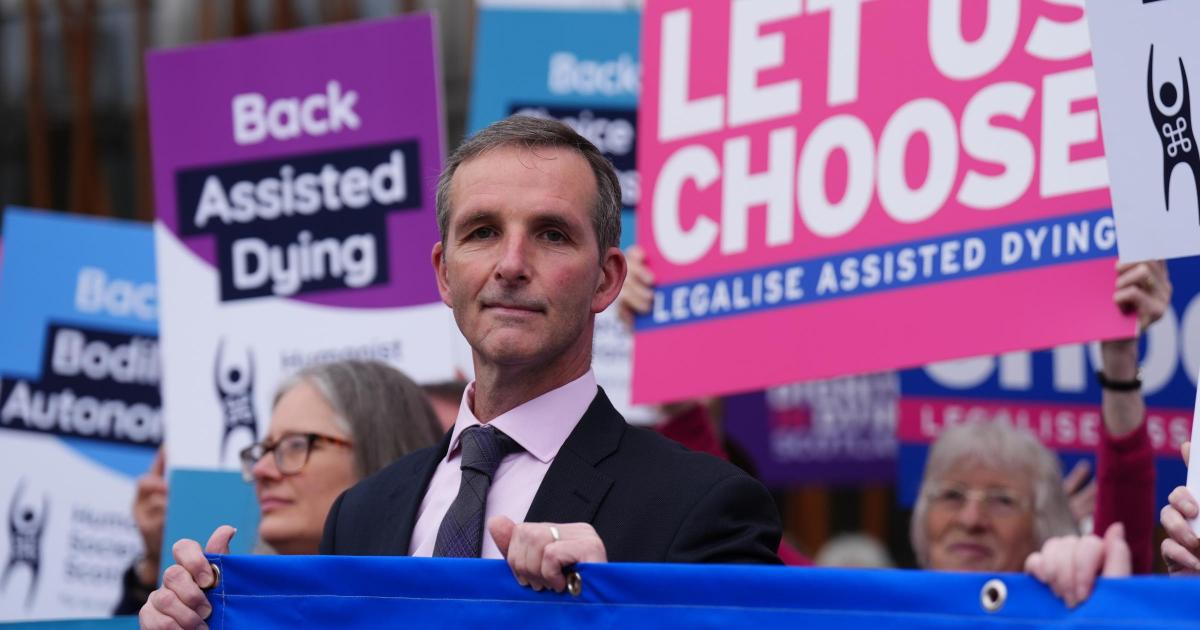 Bid to limit assisted dying to those in Scotland with under six months to live fails