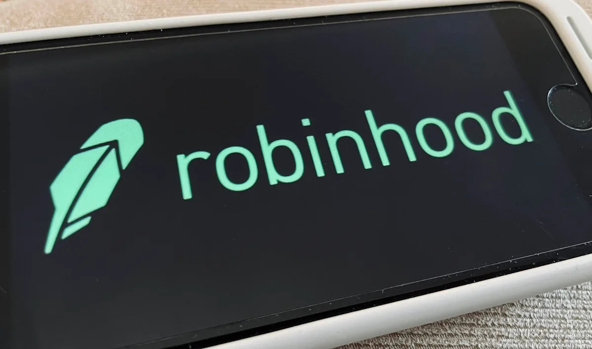 Robinhood beats earnings estimates, crypto revenue jumps 300%