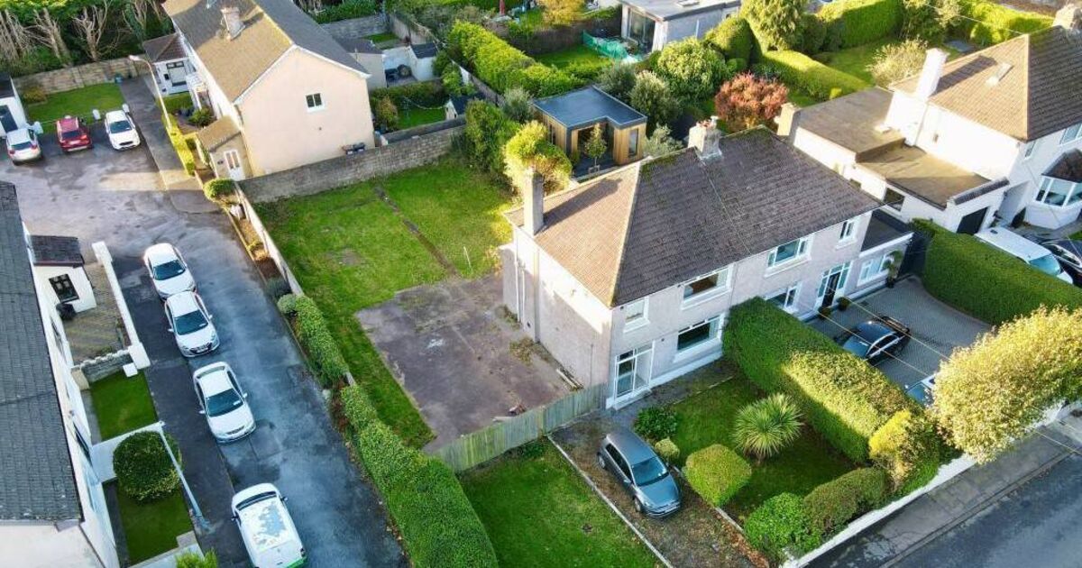 €875k Beaumont threesome, one built, permission to build two more 
