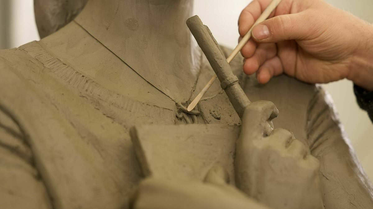 Bridget Jones is to get her very own statue in Leicester Square (and yes, she will be wearing her famous mummy pants)