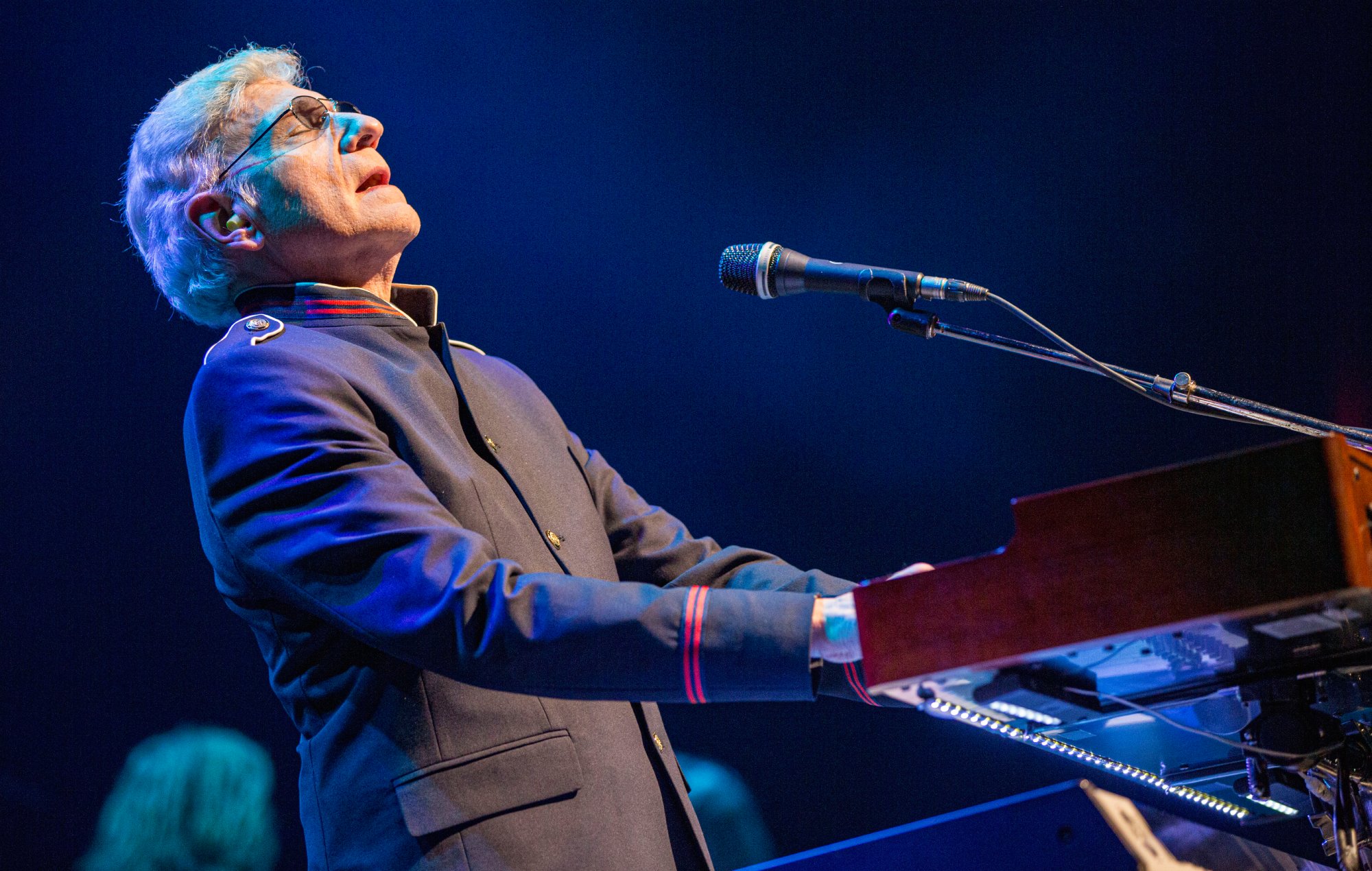 Styx’s Dennis DeYoung says artists have to be &quot;incapacitated or dead&quot; before they’re honoured at the Rock and Roll Hall of Fame