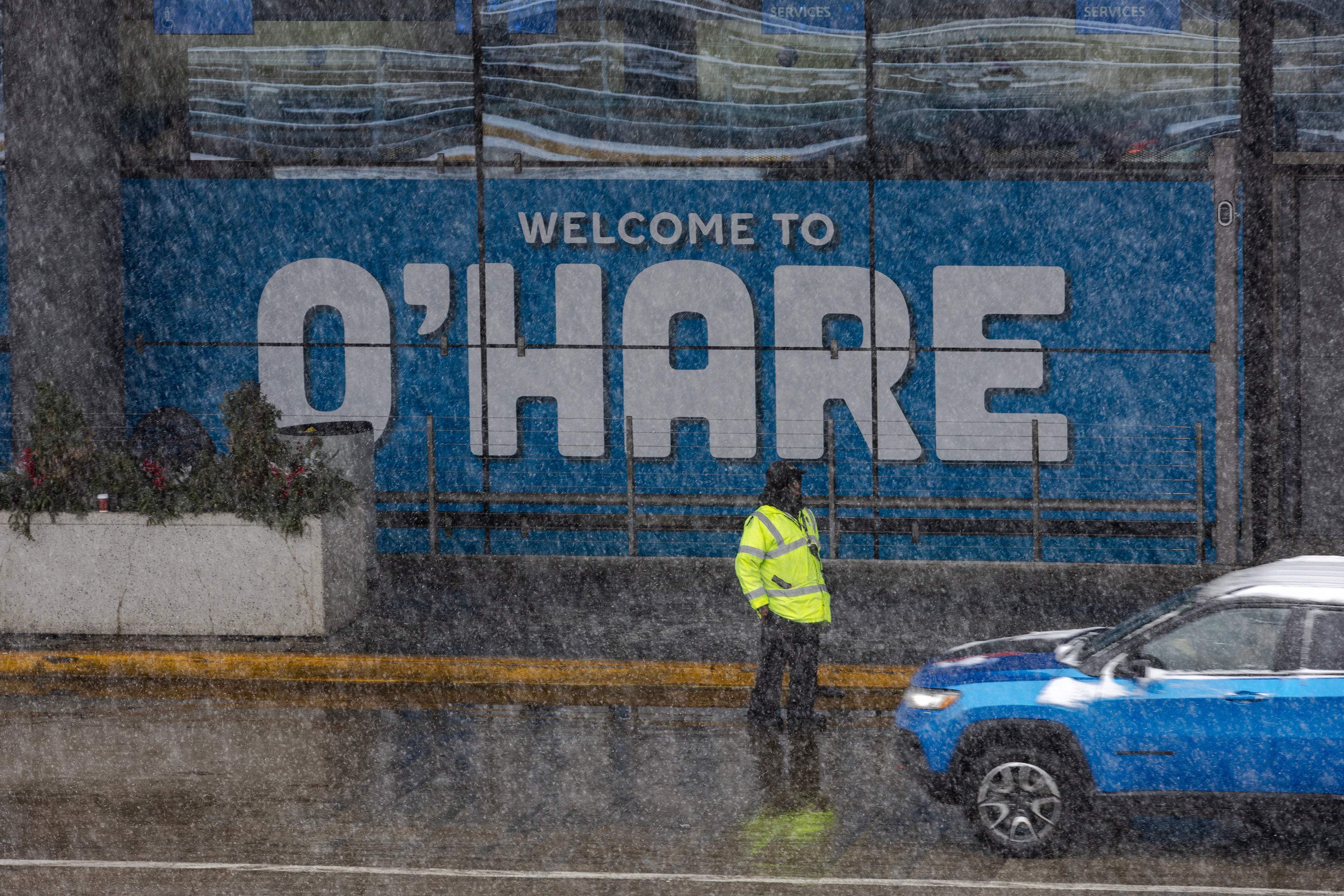 Flight cancellations near 2,000, now extend into Sunday as storm disrupts Thanksgiving return