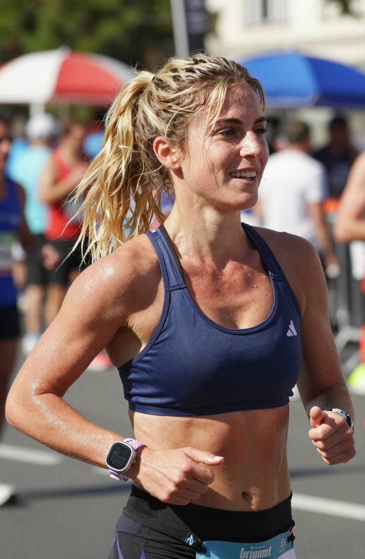 Female marathon runner sexy by TastefulAI on DeviantArt