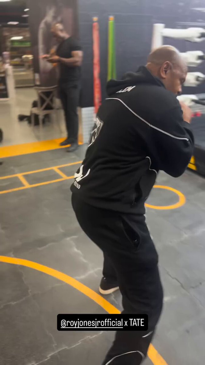 RT by @Cobratate: ‼️ Roy Jones Jr. is at the gym with Andrew Tate 🥊🇦🇪 [Via