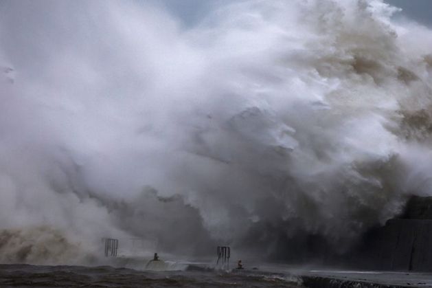 Storm Bram: 25,000 without power, rail services fully restored after major travel disruption