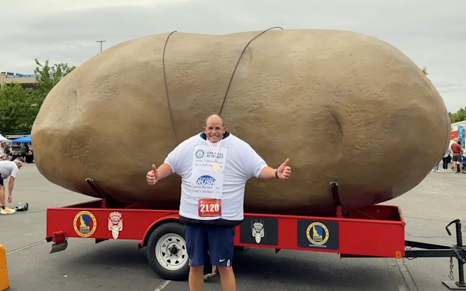 He Ran a Half-Marathon in 137 T-Shirts Weighing 48 Pounds To Set A World Record. The Claustrophobia and Lost Circulation Almost Stopped Him