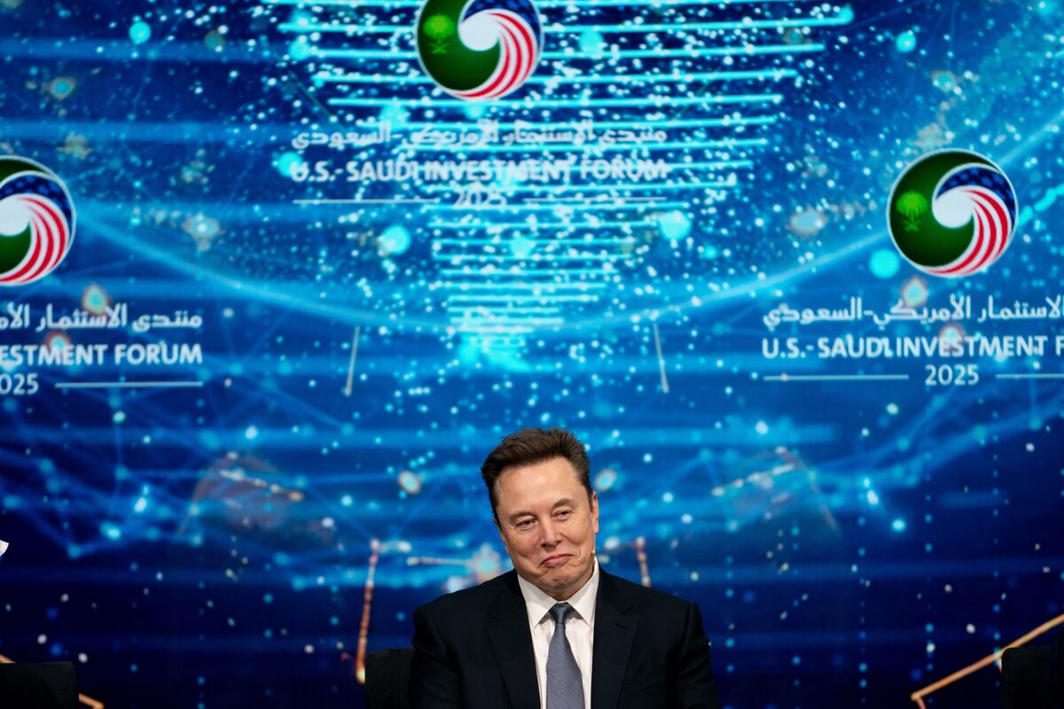 Musk’s SpaceX Retakes Private Company Crown