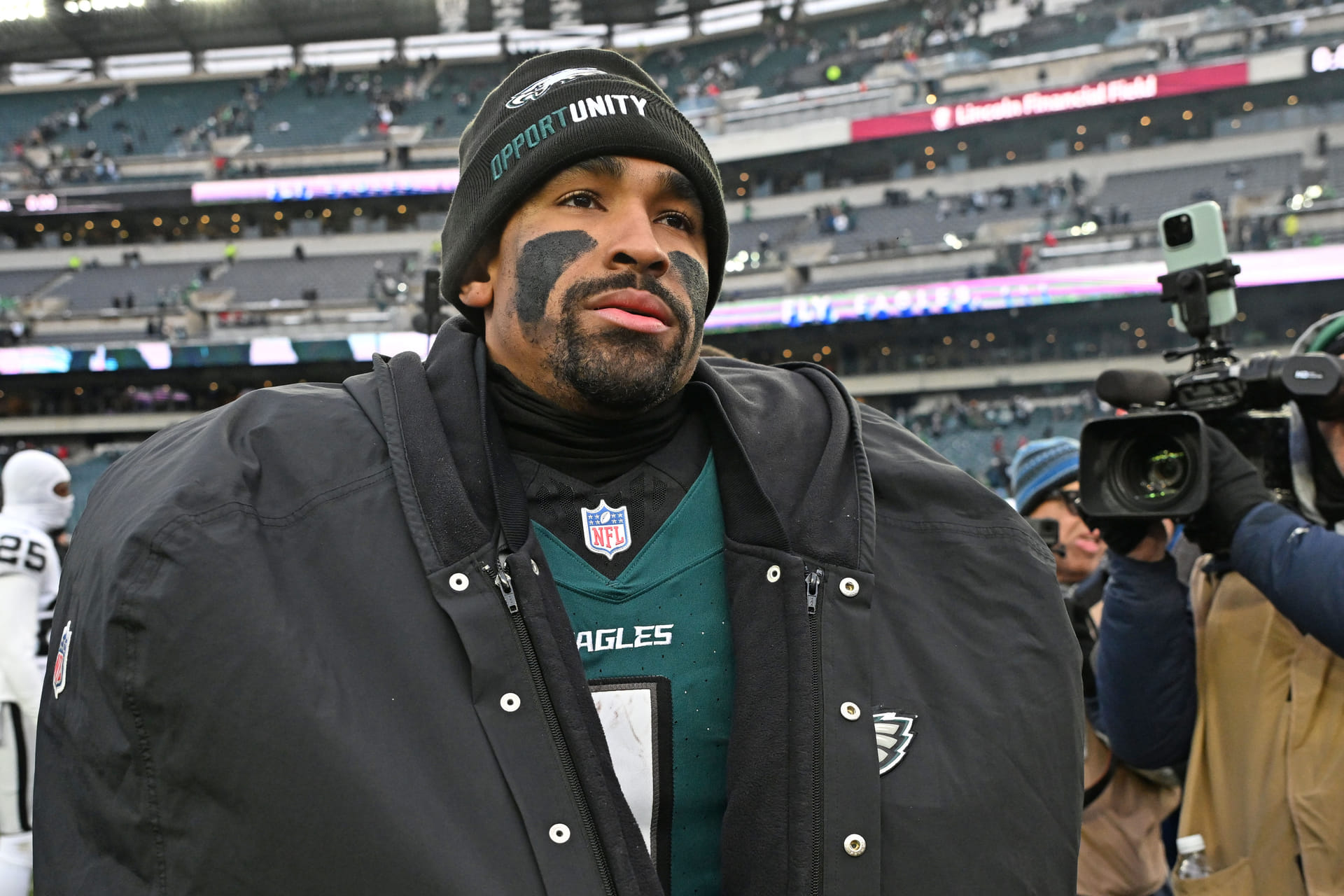 “Fraud” “It's Not How You Show Up”: NFL fans react as Jalen Hurts arrives in suede suit for Commanders vs. Eagles Week 16 game