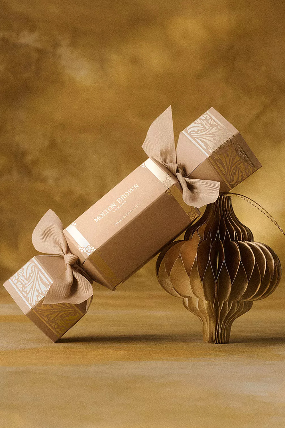 Beautiful Christmas Crackers For The Festive Table