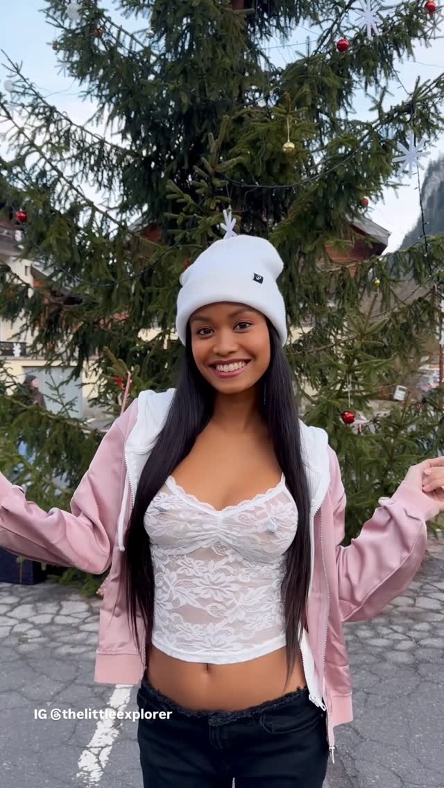 I was… Rockin’ around the Christmas tree Lettin’ the Christmas spirit ring #christmastree #christmasspirit