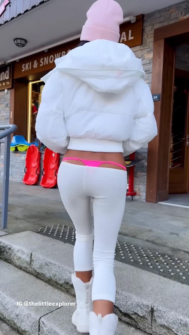 I’m always on the hunt for a new sexy snowboard. Do you see anything you like? #snowboards #shopping #snowboardgirl #tho...