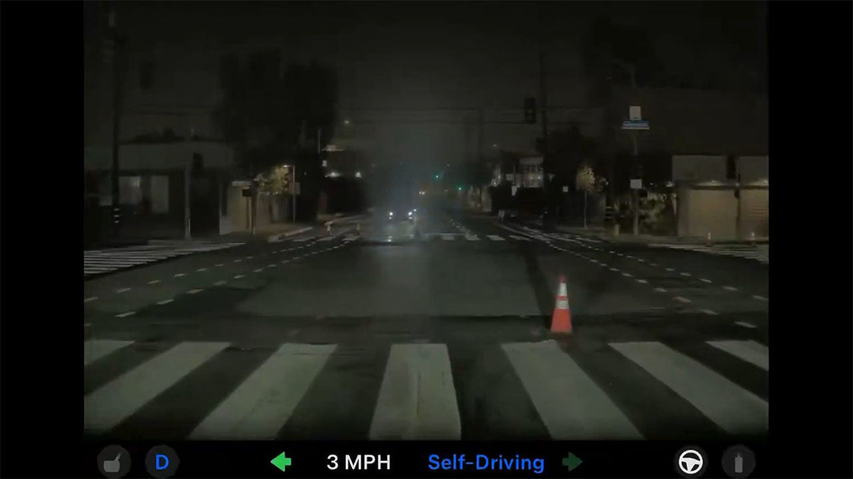 Tesla FSD works fine in San Francisco power outage while Waymo robotaxi service disrupts