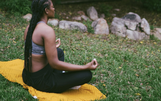 5 Simple Poses To Try If You’re Starting Your Yoga Journey