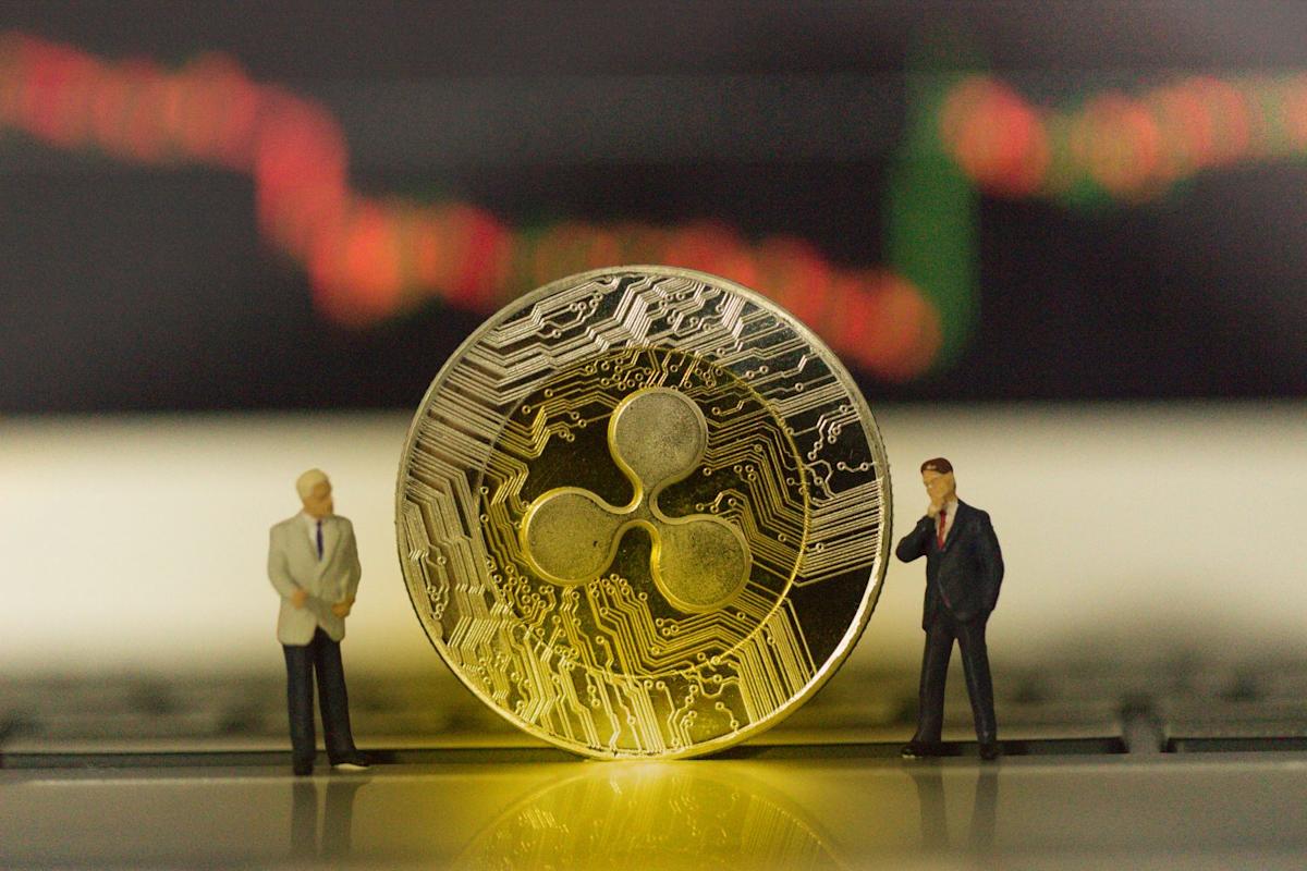 John Bollinger Says XRP Pattern “Weaker” Than Bitcoin as Peter Brandt Urges Caution Despite 30% Rally