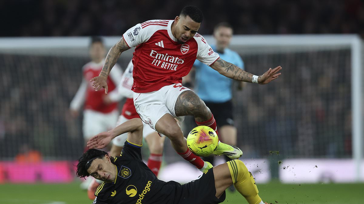 Arsenal vs Manchester United - Premier League LIVE: Latest score and updates as Martin Zubimendi SHOCKER gifts Bryan Mbeumo the equaliser after Lisandro Martinez's own goal