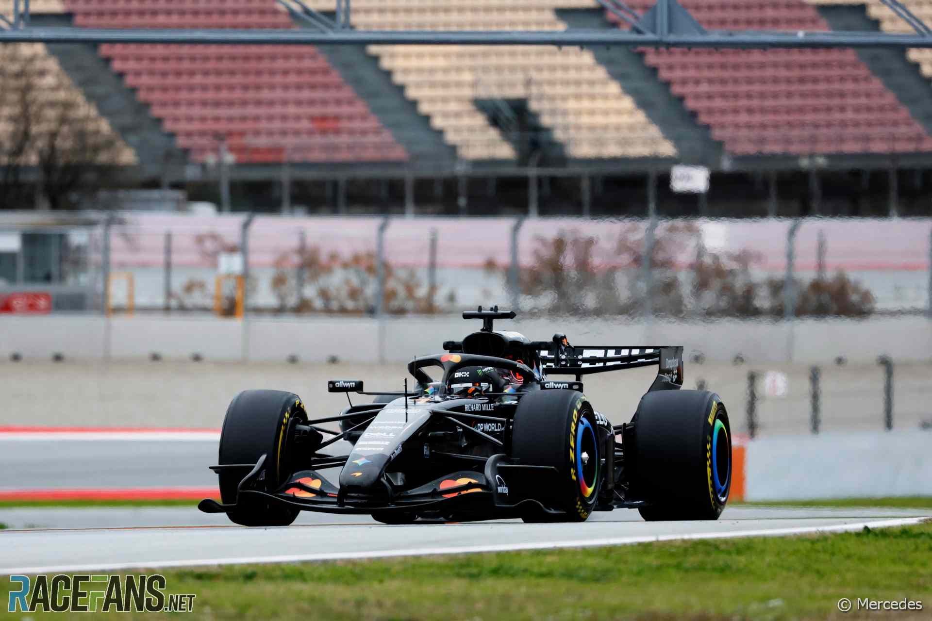 Norris gives McLaren’s new MCL40 its debut in pre-season testing | Formula 1