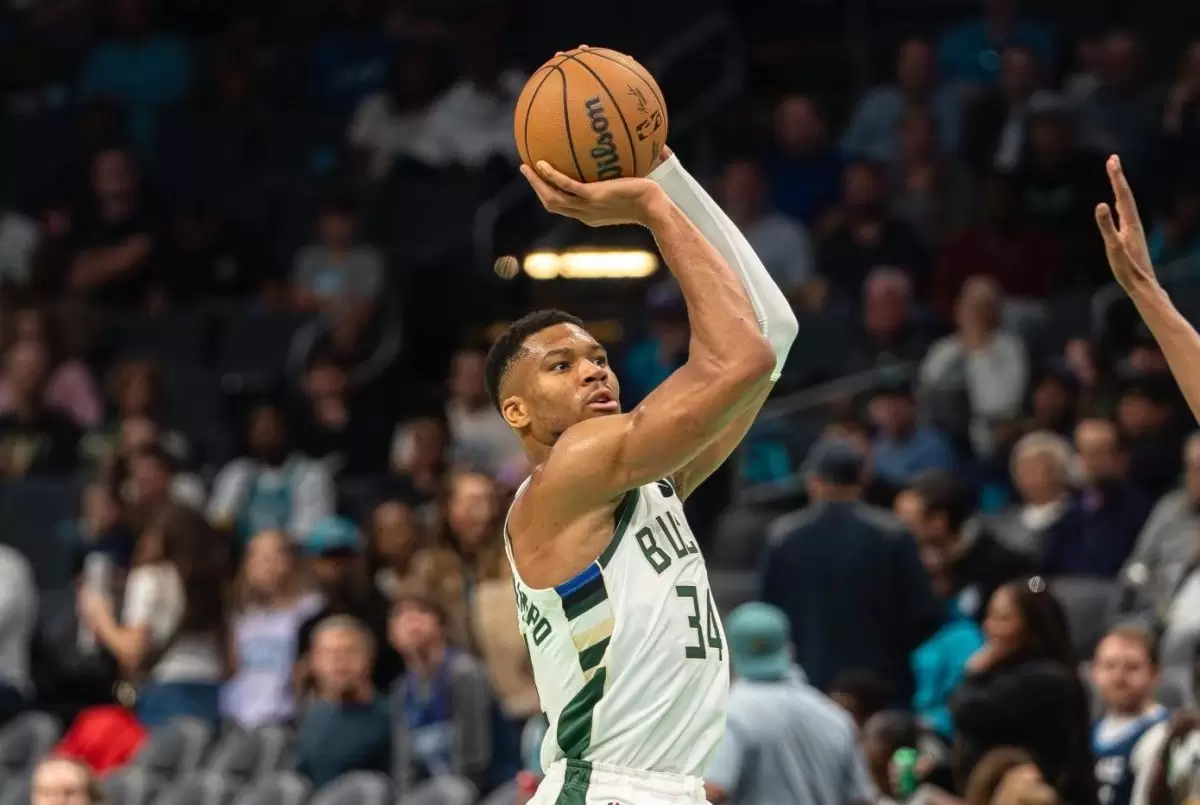 Bucks likely setting Giannis Antetokounmpo trade price before offseason auction