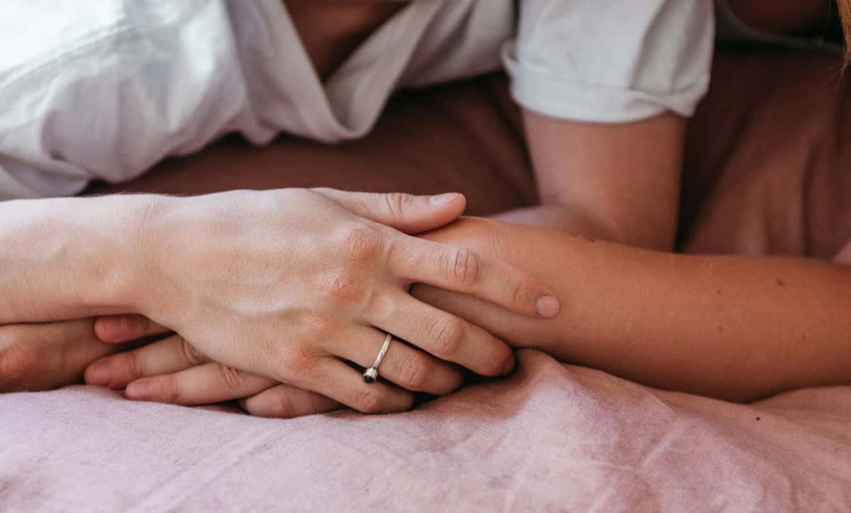 This Touch Habit Could Reveal A Psychopathic Partner (M)