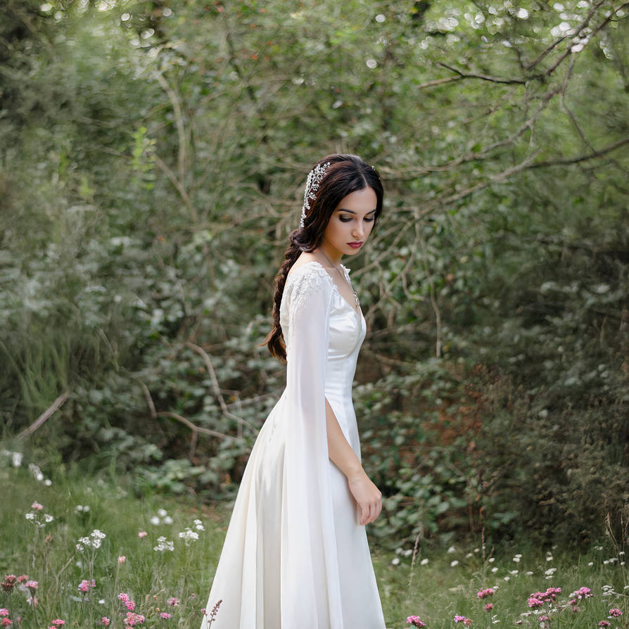 Eleonora-Croft on DeviantArthttps://www.deviantart.com/eleonora-croft/art/Into-the-forest-Queen-of-Greenwood-the-Great-1293712600Eleonora-Croft, Into the forest - Queen of Greenwood the Great