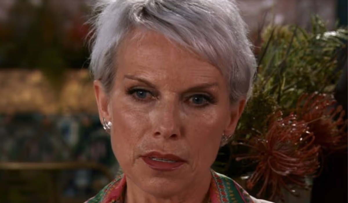 FEARS GROW! Coronation Street: Debbie Webster TERRIFIED As Dementia Battle Looms!!