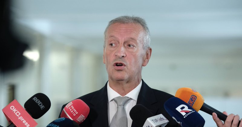 Polish authorities arrested a Defense Ministry official for allegedly spying on behalf of Russia and Belarus