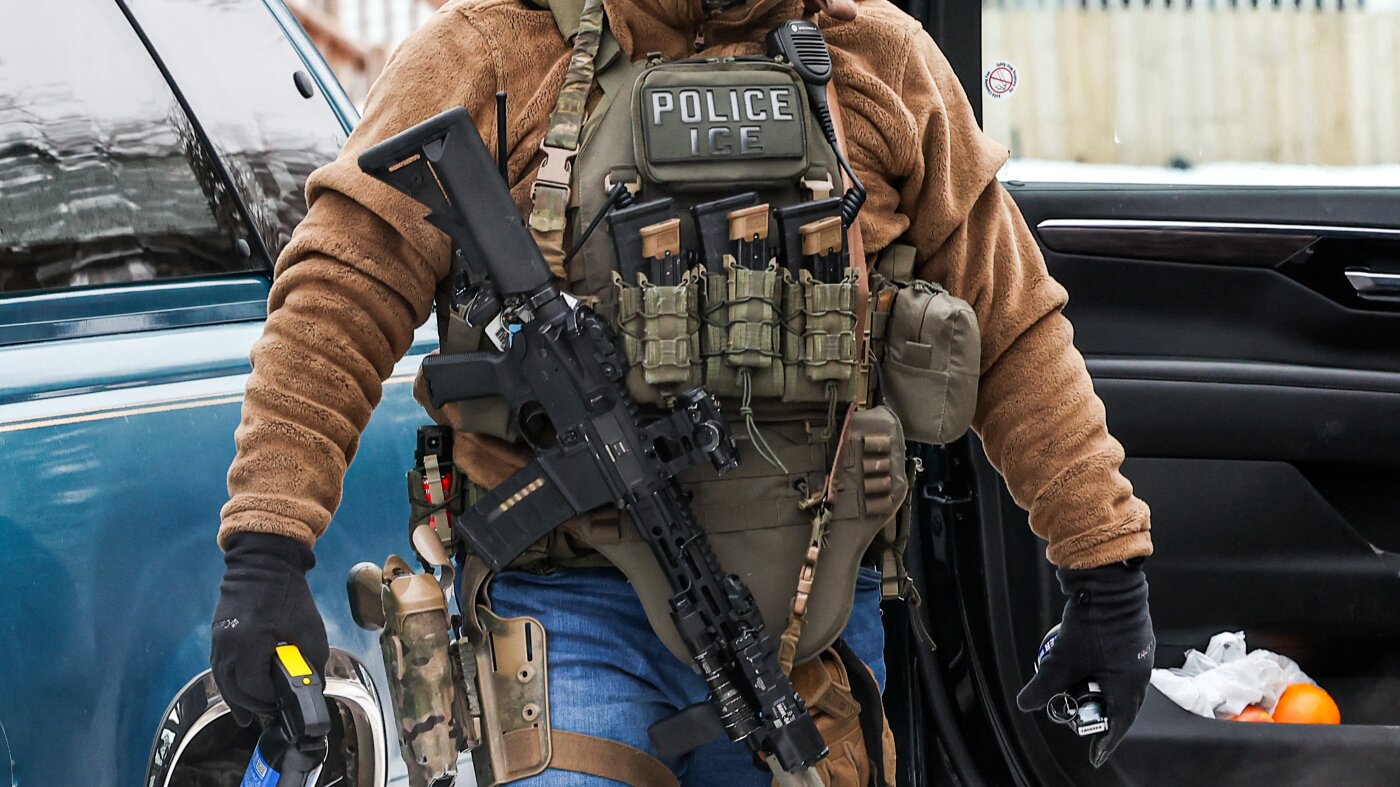 Homan to draw down agents in Minnesota. And, U.S.-Russia nuclear arms deal expires