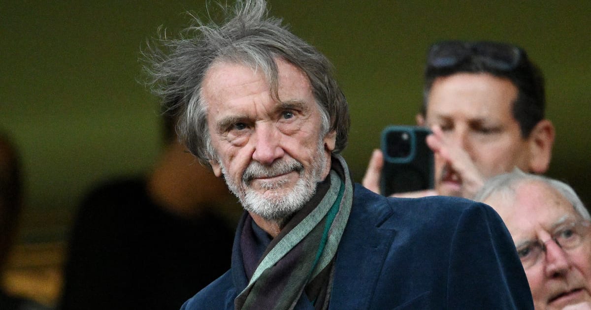 Manchester United owner praises Farage during anti-migration diatribe