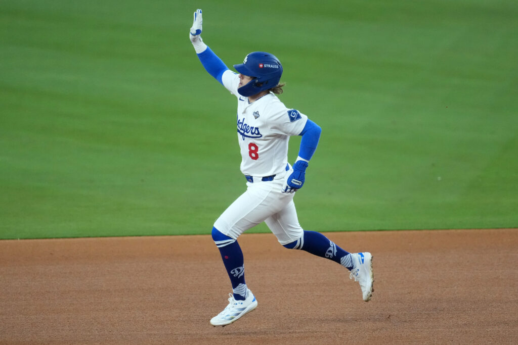 Dodgers Re-Sign Kiké Hernández