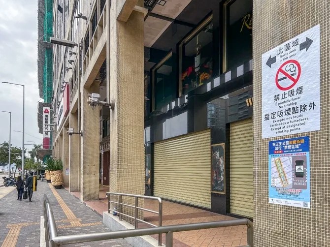 Trial ‘smoke-free zone’ sees six smokers warned