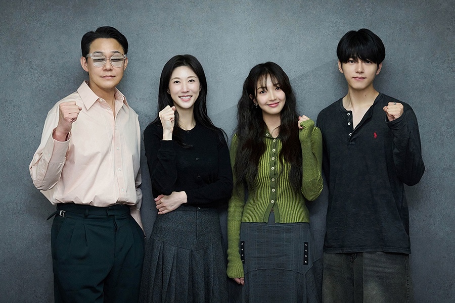 Park Sung Woong, Lee Soo Kyung, Lee Jin Woo, Choi Gyu Ri, And More Test Chemistry At Script Reading For New Family Drama “Cabbage Your Life”