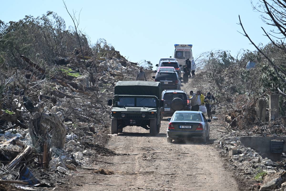 Israel fires on Lebanese soldiers, claims it was warning shot