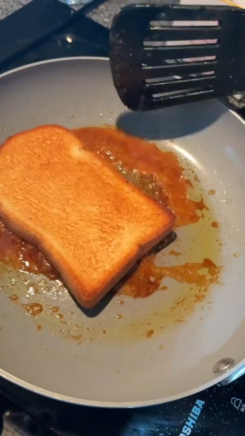 ขนมปังกรอบทุกอย่างลงตัวหอมอร่อย ขนมปัง toast 😍 น่าทานไหมคะ สั่งได้นะคะ #feeling #thaigirl #thailand #ของกิน #โทสต์