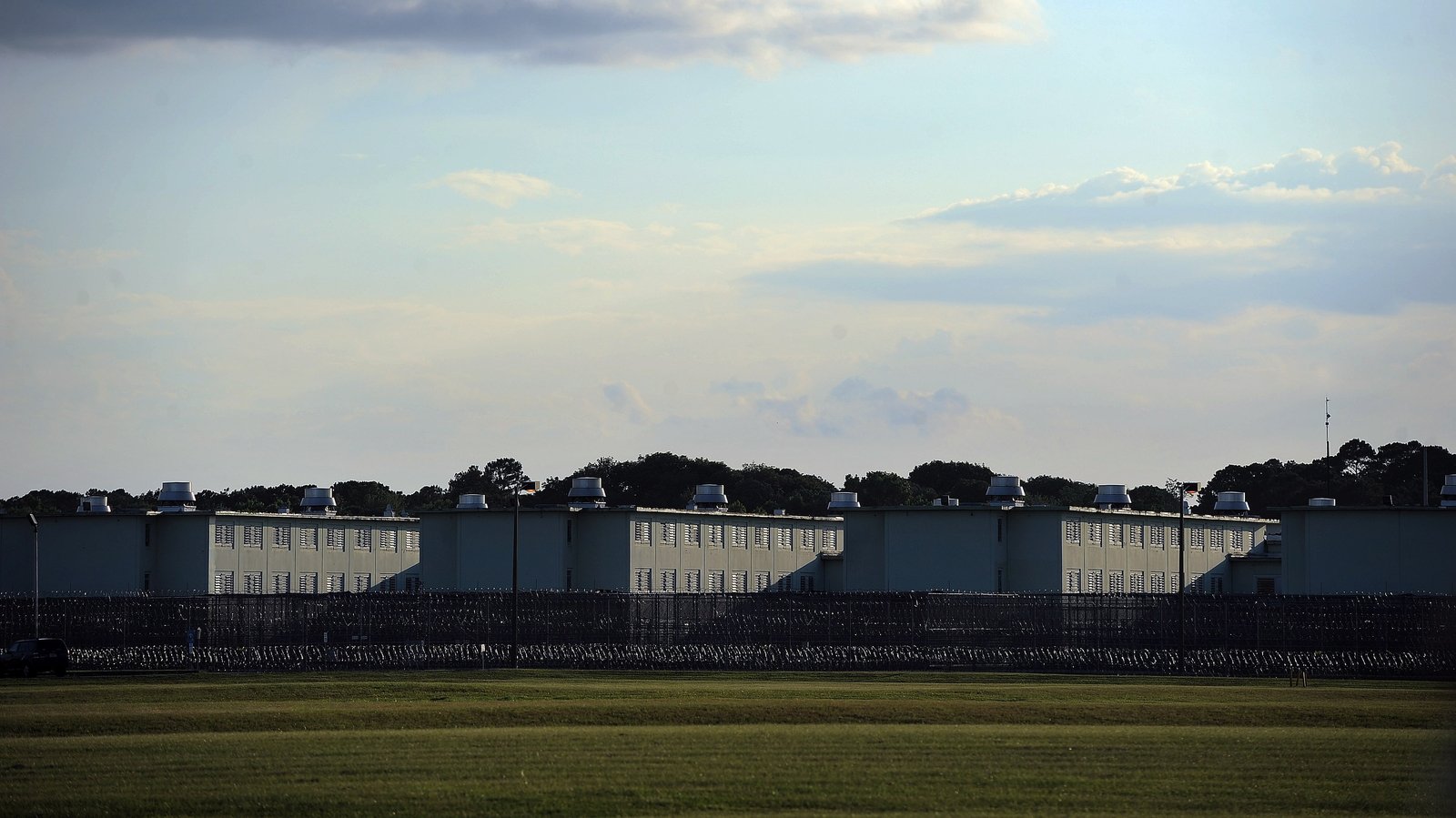 Man who shot dead police officer executed in Florida