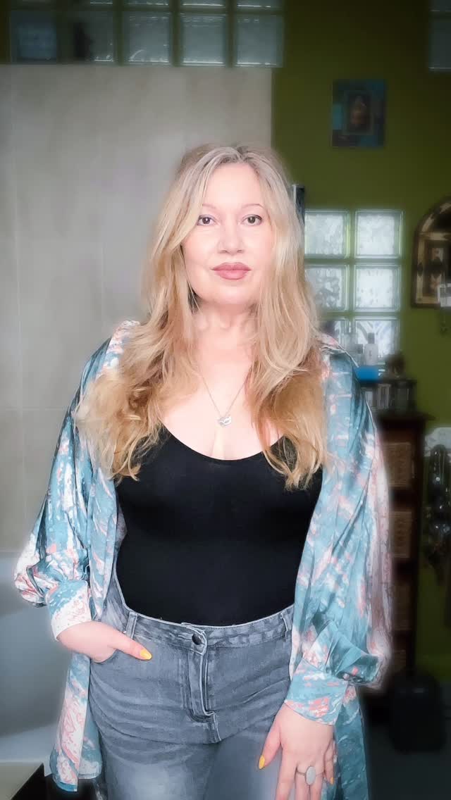 #collaboration Le body Inairi @inairi.officiel va vous permettre de remettre vos vêtements préférés : un jean ou une pet...