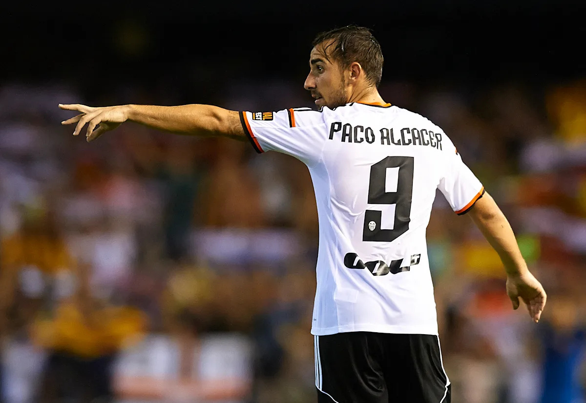 🚨 Paco Alcácer hangs up his boots at 32